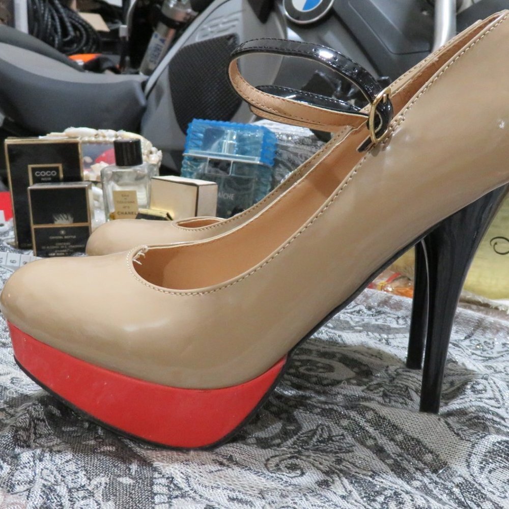 BOGO Gorgeous Mossimo Tan Coral Black Patent Leather Platform Heels color block